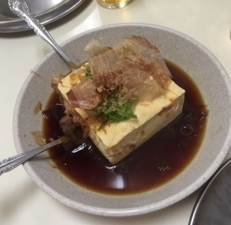 【松葉総本店】串カツはもちろん黒い出汁の湯豆腐も美味しい！