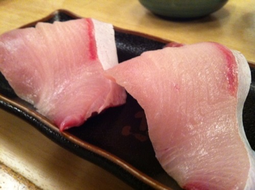 元祖ぶっちぎり寿司魚心のブリ