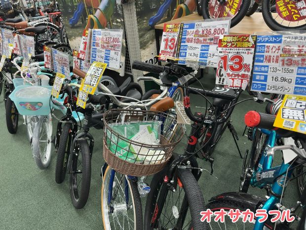 ヨドバシ梅田の自転車売り場の子供用自転車